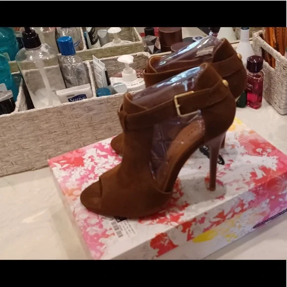 Chinese Laundry Women’s  heels - Picture 3 of 7